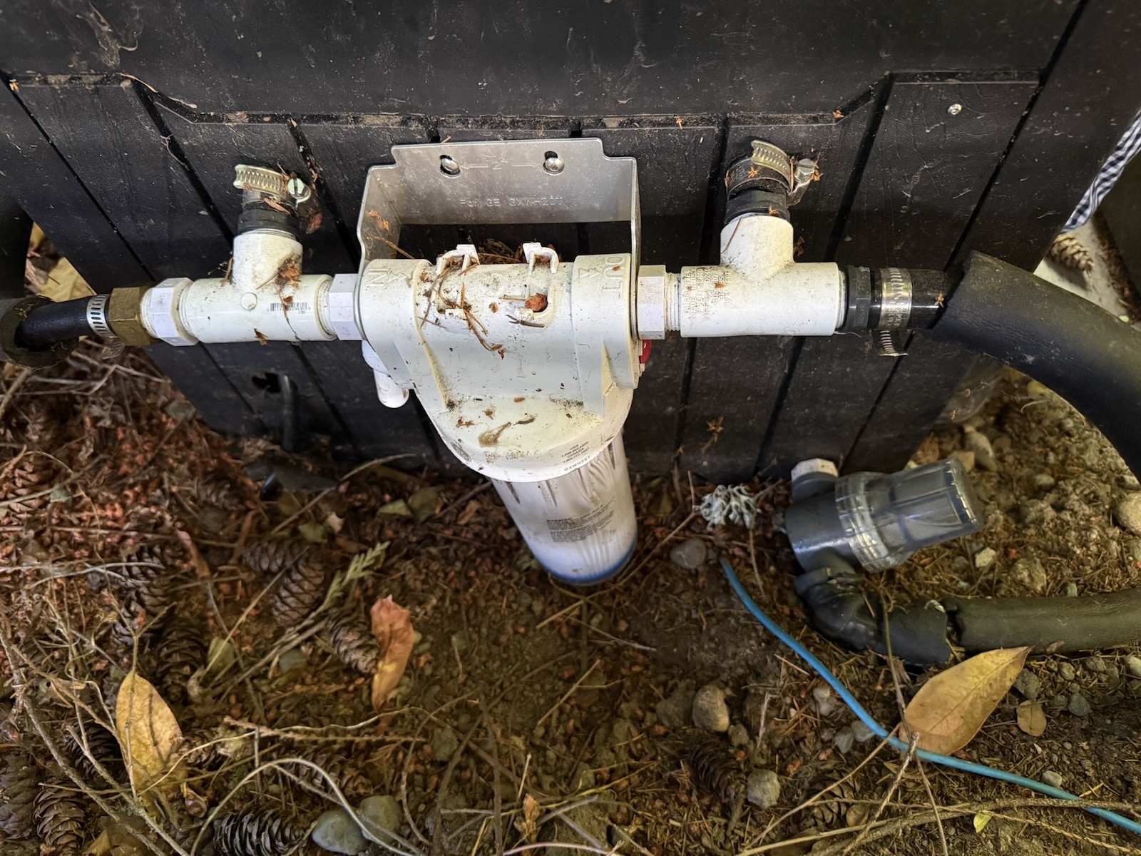 Both external filters attached to the inlet and outlet of the box.